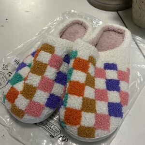 New preppy checkered slippers. Multicolored. 9.5/10